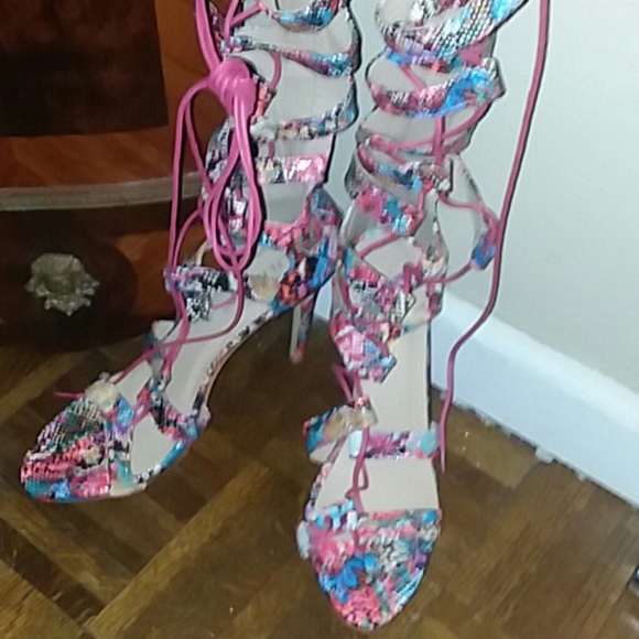 NIB! Below the Knee 5.2 inch gladiator snake print heel multi red - Picture 2 of 4